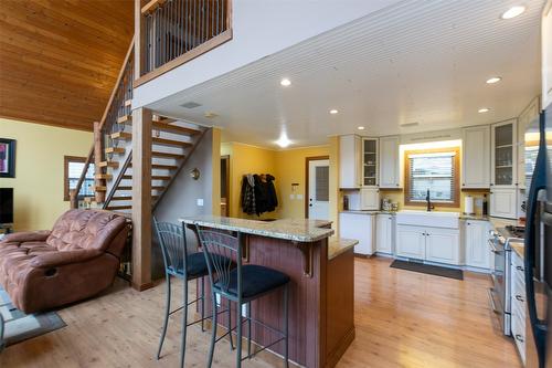 73-6421 Eagle Bay Road, Eagle Bay, BC - Indoor Photo Showing Kitchen