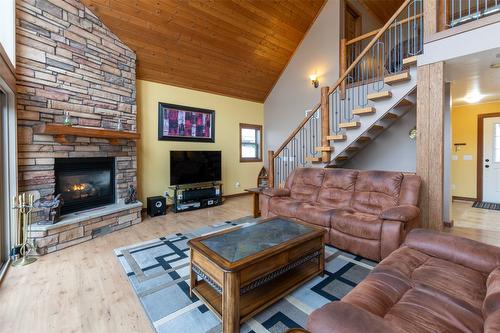 73-6421 Eagle Bay Road, Eagle Bay, BC - Indoor Photo Showing Living Room With Fireplace