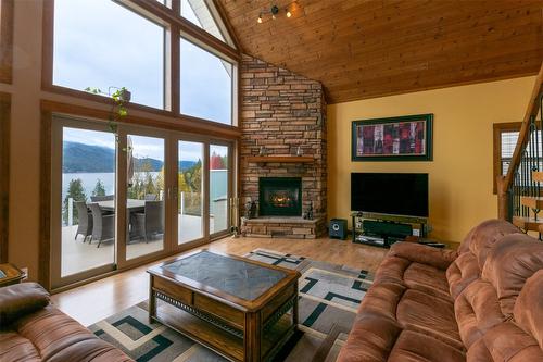 73-6421 Eagle Bay Road, Eagle Bay, BC - Indoor Photo Showing Living Room With Fireplace