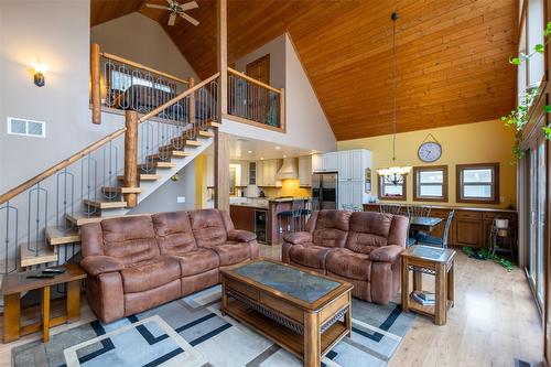 73-6421 Eagle Bay Road, Eagle Bay, BC - Indoor Photo Showing Living Room