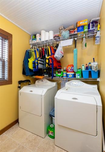 73-6421 Eagle Bay Road, Eagle Bay, BC - Indoor Photo Showing Laundry Room