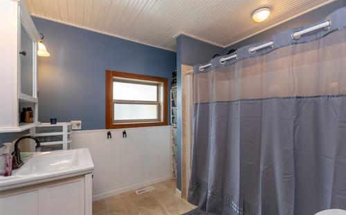 73-6421 Eagle Bay Road, Eagle Bay, BC - Indoor Photo Showing Bathroom