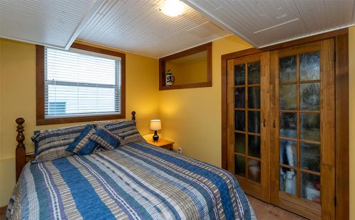 73-6421 Eagle Bay Road, Eagle Bay, BC - Indoor Photo Showing Bedroom