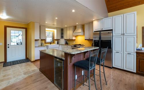 73-6421 Eagle Bay Road, Eagle Bay, BC - Indoor Photo Showing Kitchen