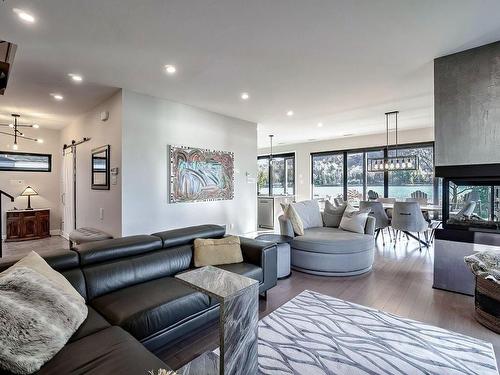 Vue d'ensemble - 71 413E Avenue, Saint-Hippolyte, QC - Indoor Photo Showing Living Room