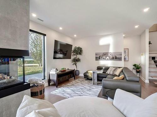 Salon - 71 413E Avenue, Saint-Hippolyte, QC - Indoor Photo Showing Living Room With Fireplace