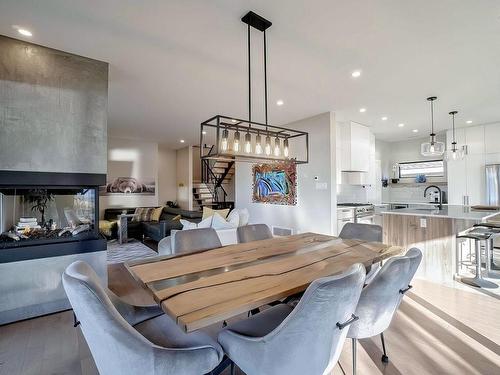 Vue d'ensemble - 71 413E Avenue, Saint-Hippolyte, QC - Indoor Photo Showing Dining Room With Fireplace