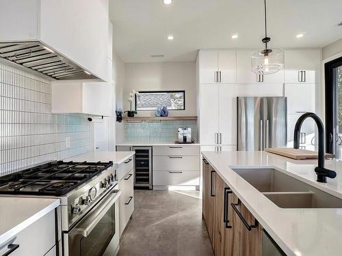 Kitchen - 71 413E Avenue, Saint-Hippolyte, QC - Indoor Photo Showing Kitchen With Double Sink With Upgraded Kitchen