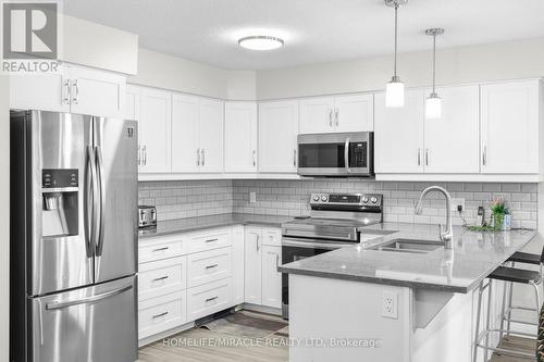 457 Spencer Street, Woodstock, ON - Indoor Photo Showing Kitchen With Upgraded Kitchen