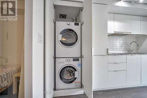 2109 - 955 Bay Street, Toronto, ON - Indoor Photo Showing Laundry Room