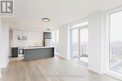 1009 - 2525 Bathurst Street, Toronto, ON - Indoor Photo Showing Kitchen