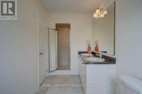 1303 Apollo Street, Oshawa, ON - Indoor Photo Showing Bathroom