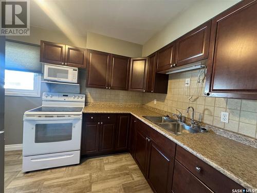 1009 Aberdeen Street, Regina, SK - Indoor Photo Showing Kitchen With Double Sink