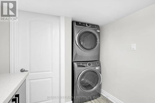 100 Lincoln Place, London, ON - Indoor Photo Showing Laundry Room