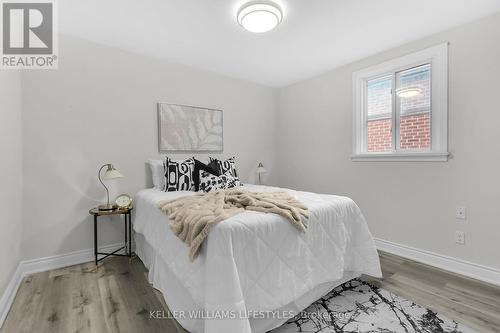 100 Lincoln Place, London, ON - Indoor Photo Showing Bedroom