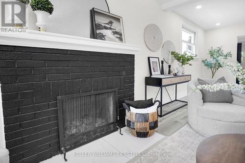 100 Lincoln Place, London, ON - Indoor Photo Showing Living Room With Fireplace