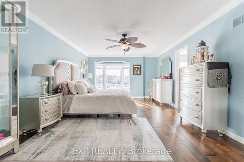 139 Edgewater Drive, Hamilton, ON - Indoor Photo Showing Bedroom