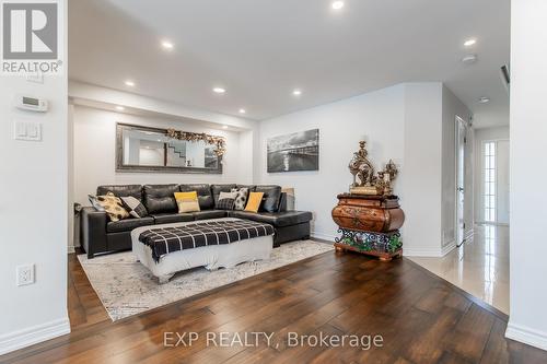 139 Edgewater Drive, Hamilton, ON - Indoor Photo Showing Living Room