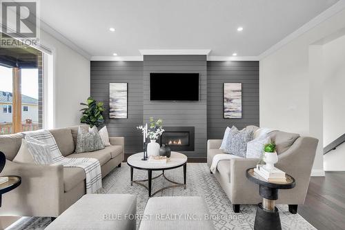 6 Connor Avenue, Strathroy-Caradoc (Ne), ON - Indoor Photo Showing Living Room With Fireplace