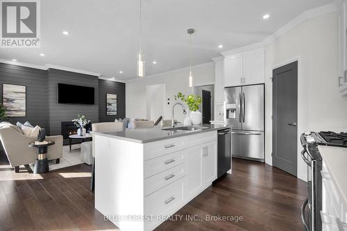 6 Connor Avenue, Strathroy-Caradoc (Ne), ON - Indoor Photo Showing Kitchen With Upgraded Kitchen