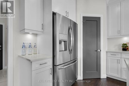 6 Connor Avenue, Strathroy-Caradoc (Ne), ON - Indoor Photo Showing Kitchen