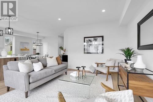 123 - 93 Stonefield Lane, Middlesex Centre (Ilderton), ON - Indoor Photo Showing Living Room