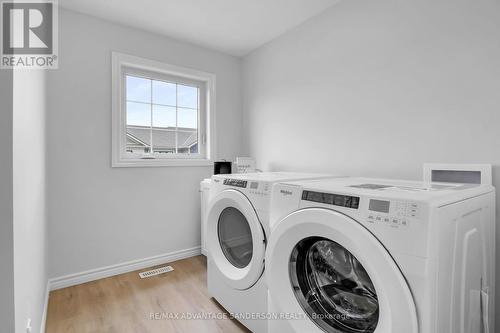 123 - 93 Stonefield Lane, Middlesex Centre (Ilderton), ON - Indoor Photo Showing Laundry Room