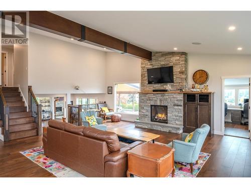 6521 Bellevue Drive, Oliver, BC - Indoor Photo Showing Living Room With Fireplace