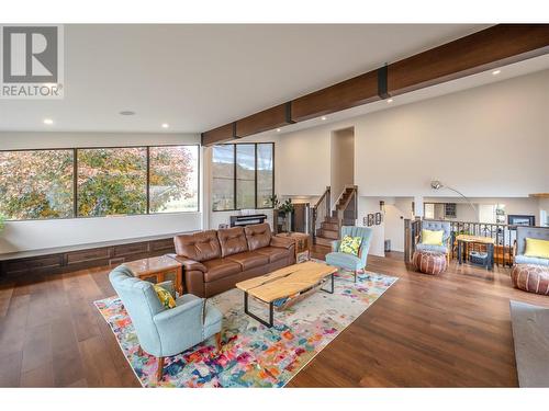 6521 Bellevue Drive, Oliver, BC - Indoor Photo Showing Living Room