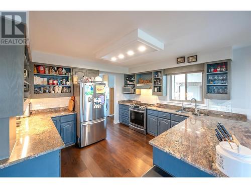 6521 Bellevue Drive, Oliver, BC - Indoor Photo Showing Kitchen With Double Sink