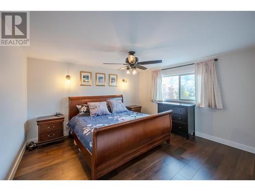 6521 Bellevue Drive, Oliver, BC - Indoor Photo Showing Bedroom