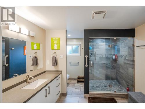 6521 Bellevue Drive, Oliver, BC - Indoor Photo Showing Bathroom