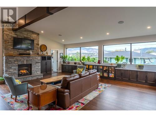 6521 Bellevue Drive, Oliver, BC - Indoor Photo Showing Living Room With Fireplace