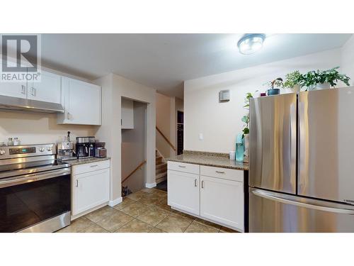 751 Fording Drive, Elkford, BC - Indoor Photo Showing Kitchen