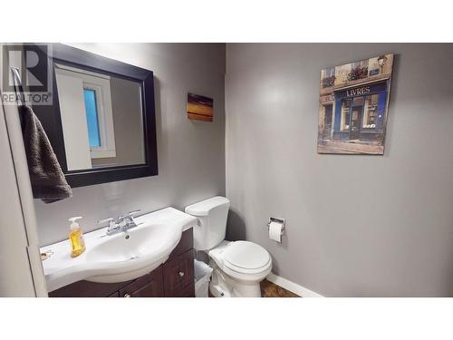 751 Fording Drive, Elkford, BC - Indoor Photo Showing Bathroom