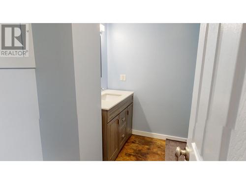 751 Fording Drive, Elkford, BC - Indoor Photo Showing Bathroom