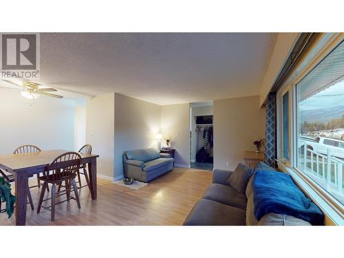 751 Fording Drive, Elkford, BC - Indoor Photo Showing Living Room