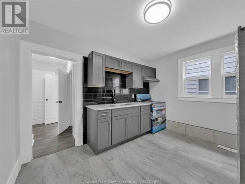 729 Campbell Avenue, Windsor, ON - Indoor Photo Showing Kitchen