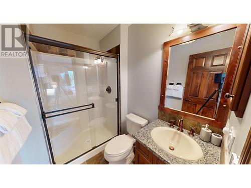 4840 Borrego Ridge Road Road Unit# 11, Radium Hot Springs, BC - Indoor Photo Showing Bathroom