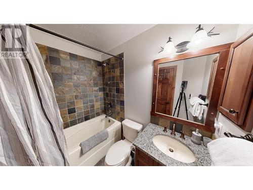 4840 Borrego Ridge Road Road Unit# 11, Radium Hot Springs, BC - Indoor Photo Showing Bathroom