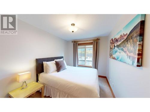 4840 Borrego Ridge Road Road Unit# 11, Radium Hot Springs, BC - Indoor Photo Showing Bedroom