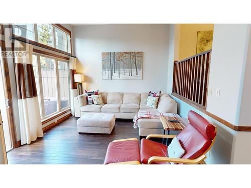 4840 Borrego Ridge Road Road Unit# 11, Radium Hot Springs, BC - Indoor Photo Showing Living Room