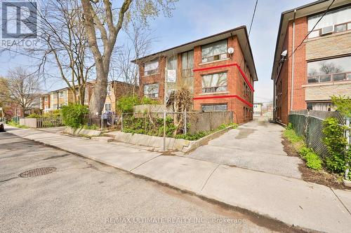 2 - 31 Frankdale Avenue, Toronto, ON - Outdoor