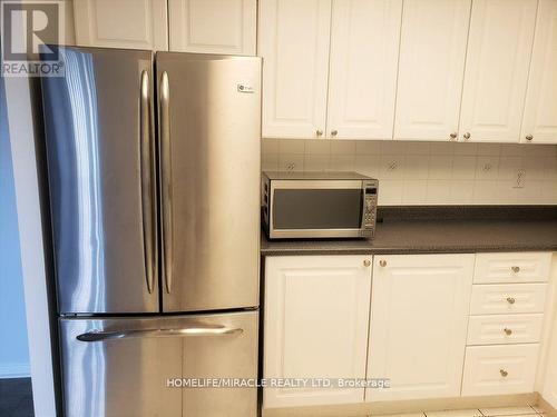 207 - 135 Hillcrest Avenue, Mississauga, ON - Indoor Photo Showing Kitchen