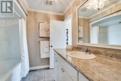 760 Galloway Crescent, Mississauga, ON - Indoor Photo Showing Bathroom