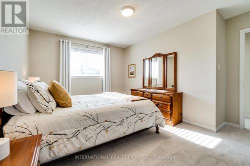 760 Galloway Crescent, Mississauga, ON - Indoor Photo Showing Bedroom