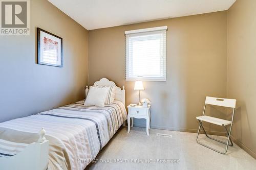 760 Galloway Crescent, Mississauga, ON - Indoor Photo Showing Bedroom