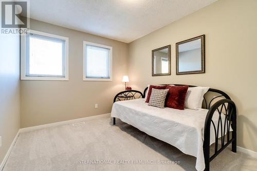 760 Galloway Crescent, Mississauga, ON - Indoor Photo Showing Bedroom