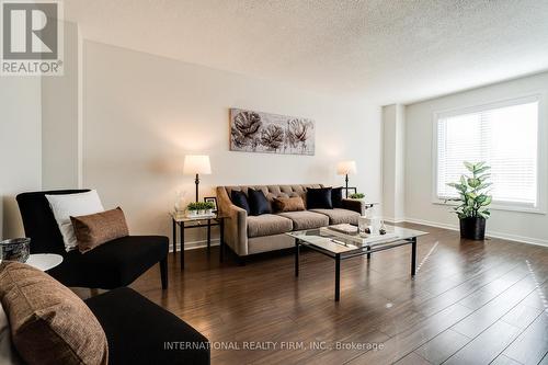 760 Galloway Crescent, Mississauga, ON - Indoor Photo Showing Living Room