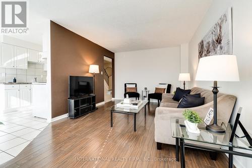 760 Galloway Crescent, Mississauga, ON - Indoor Photo Showing Living Room